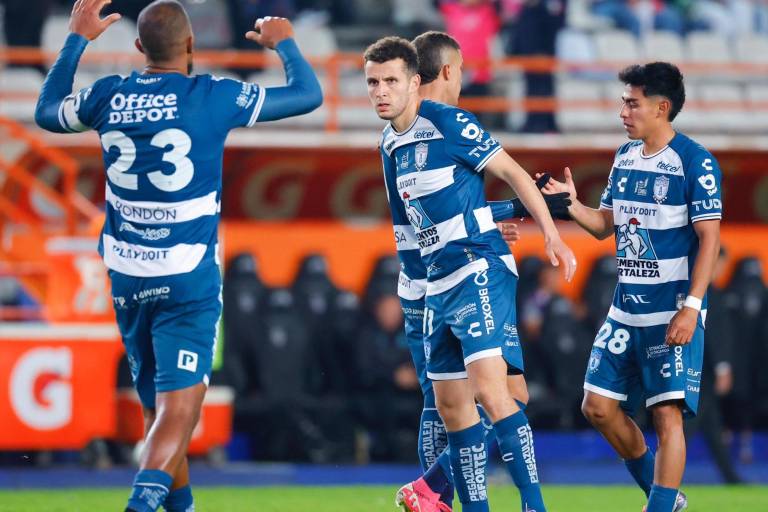 Pachuca desata una tormenta ofensiva y golea 6-2 a Necaxa