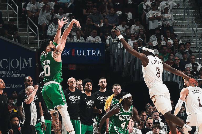 Los Celtics se imponen a los Cavs y están a un triunfo de la final del Este