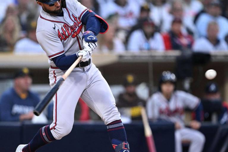 Bravos vence a Filis en extras y acaricia la corona del Este
