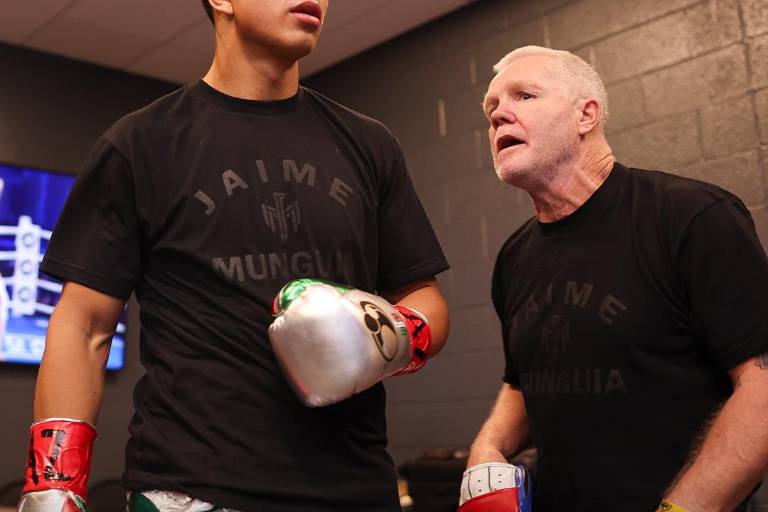 Jaime Munguía se compara con ‘Canelo’ Álvarez en experiencia