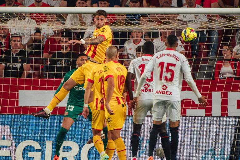 Sin el ‘Tecatito’ Corona, el Sevilla cayó en casa ante el Girona