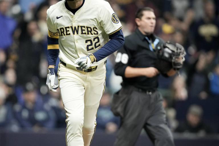 Cerveceros inhabilitan a Christian Yelich por una distensión en la espalda