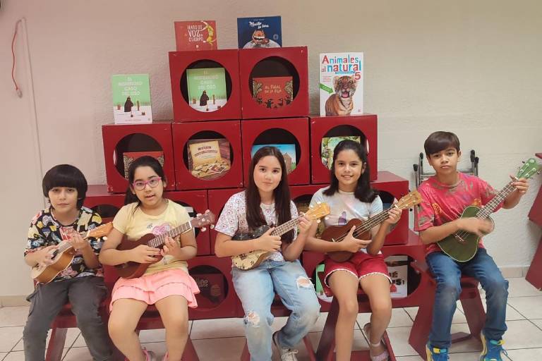 Invita a talleres de verano en arte, lectura y otras actividades