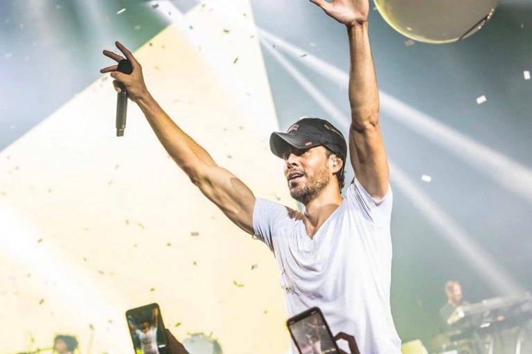 Enrique Iglesias anuncia su regreso a México en mayo