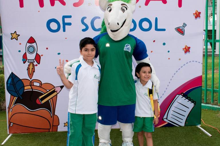 Regresan felices a sus aulas alumnos del Instituto Senda