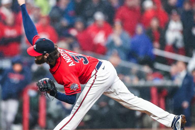 Pitcheo de los Bravos se faja y toma ventaja en la Serie Mundial ante Astros