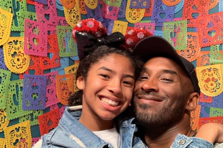 Homenajean a Kobe Bryant y a su hija Gigi con estatua en lugar del accidente