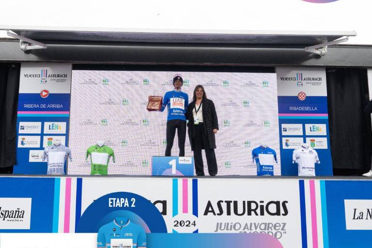 Mexicano Isaac del Toro mantiene liderato de la Vuelta Asturias