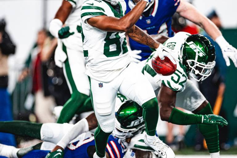 Jets vencen a Bills, pero preocupa la baja de Aaron Rodgers
