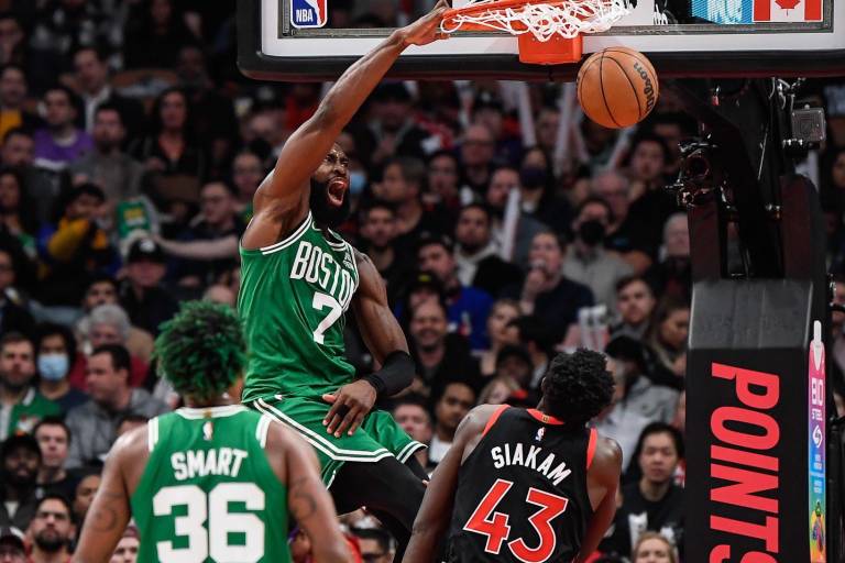 Los Celtics se apoyan en Jayson Tatum para superar a los Raptors