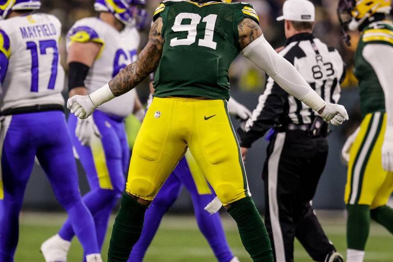Green Bay derrota a Los Ángeles para mantener sus aspiraciones