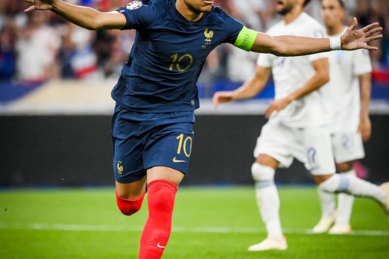 Kylian Mbappé sella de penalti la superioridad francesa