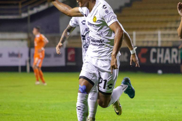 Dorados de Sinaloa consigue su primer triunfo de la mano de Fernando González