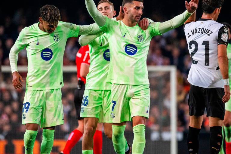 Barcelona arrolla al Valencia y avanza a semifinales de la Copa del Rey