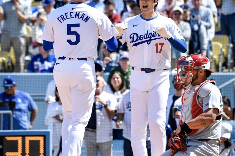 Ohtani se embasa tres veces en debut de Dodgers en Los Ángeles