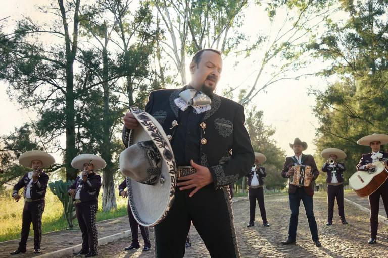 Pepe Aguilar regresa a cantar mariachi y sorprende a miles de seguidores