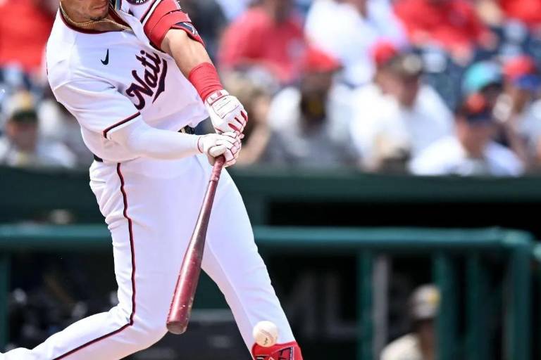 Joey Meneses brilla a la ofensiva, pero su equipo cae