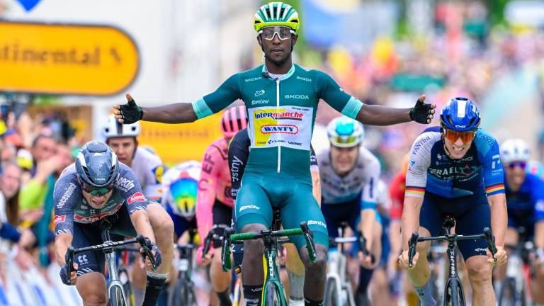 Biniam Girmay se llevó la octava etapa del Tour de Francia, la cual sigue dominando Tadej Pogacar, que lidera la general.