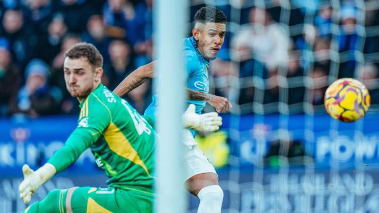 El brasileño Savinho anotó el primer gol del Manchester City en camino a la victoria.