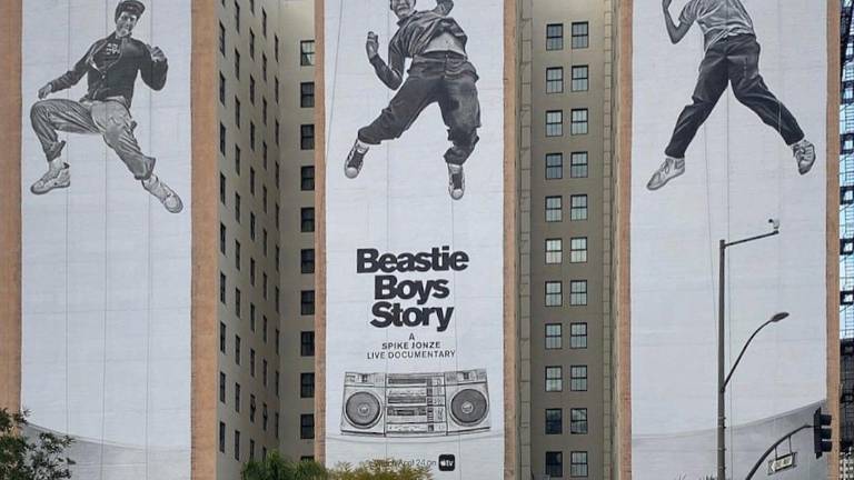 Apple TV de Nuevo, en el lado sur del Hotel Figueroa. Bestie Boys Story, el documental