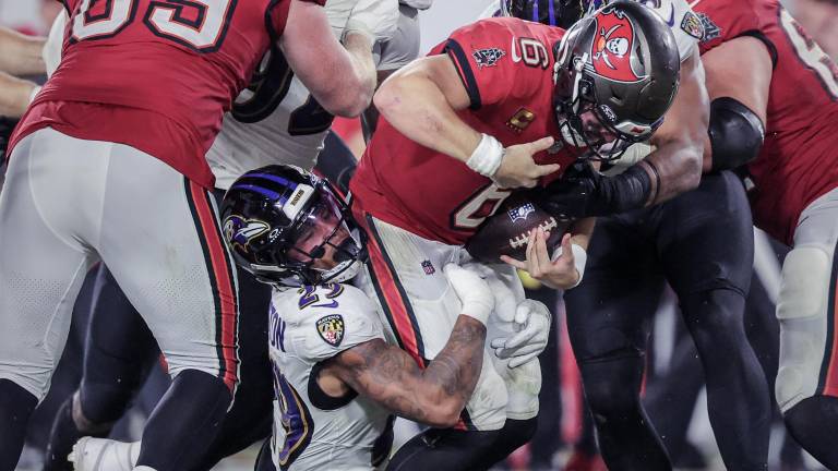 La defensiva de los Ravens fue contundente en los momentos precisos.