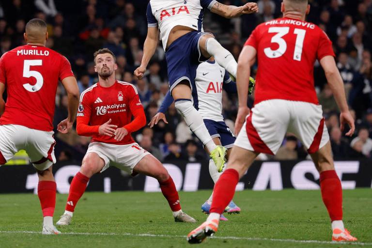 Nottingham Forest le gana al Tottenham y mantiene la Champions en el punto de mira