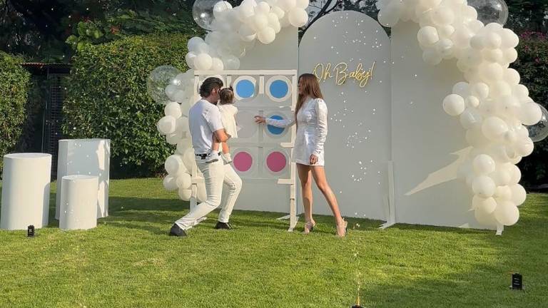 Alex Fernández, acompañado por su esposa y su hija, durante la dinámica.