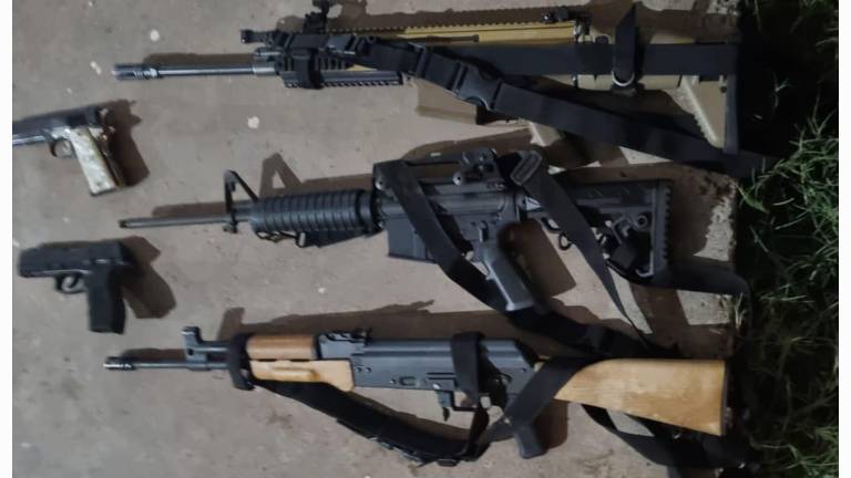 La Marina detuvo a cuatro hombres y aseguró armas, drogas y equipo táctico durante operativo en Navolato.