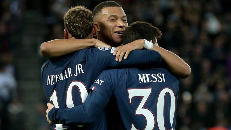Neymar Jr., Mbappé y Messi llevaron, sin problemas, al PSG a los octavos de final de la Champions.