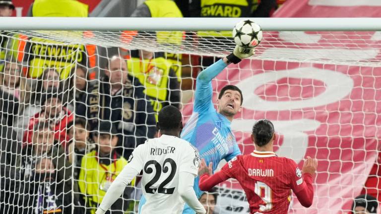 Liverpool se consolida en la Champions.