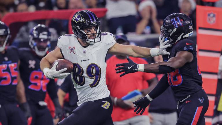Los Ravens apalearon a los Texans y se apoderaron de la cima de la AFC Norte.
