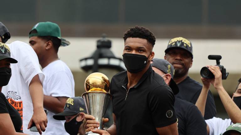 La alegría de Giannis Antetokounmpo, el ‘MVP’ de PJ Tucker y la particularidad de Thanasis, entre los momentos top.