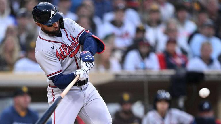 Kevin Pillar le dio la ventaja definitiva a los Bravos en la décima entrada.
