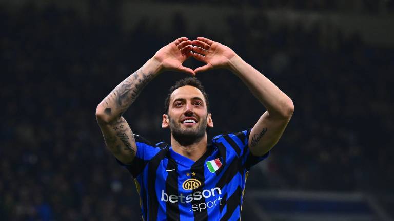 Hakan Çalhanoglu sentenció el encuentro en favor del Inter sobre el Feyenoord.