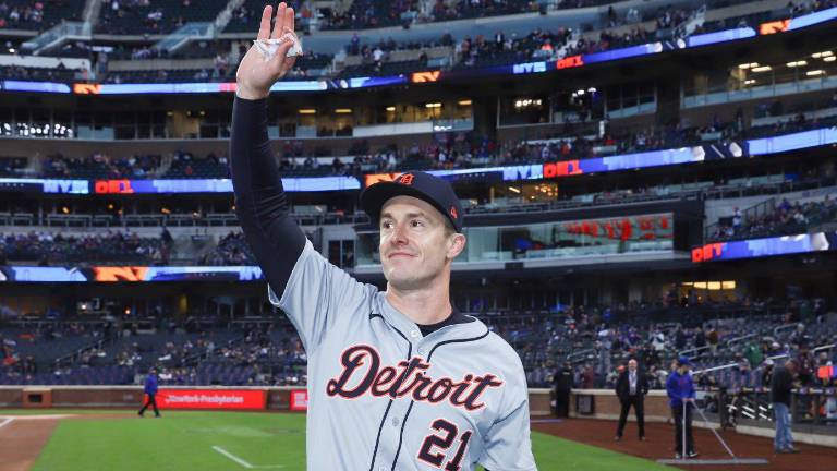 Mark Canha llega a Milwaukee.