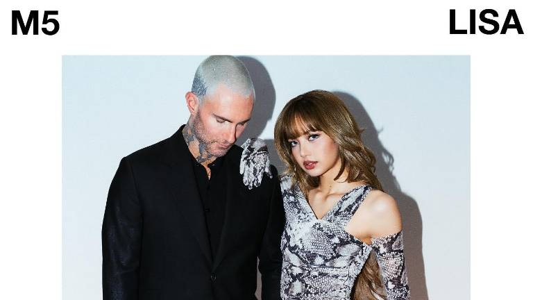 Lisa sorprendió a sus fanáticos al revelar que colaborará con una de las bandas estadounidenses más exitosas.