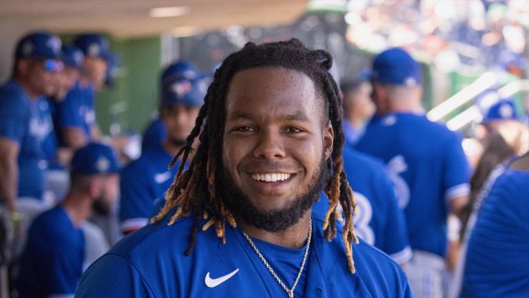 Vladimir Guerrero Jr. lució su poder ante los Filis, en la pretemporada.