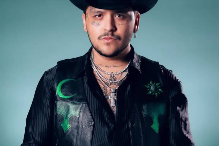 Christian Nodal prepara duetos con Christina Aguilera y Marc Anthony