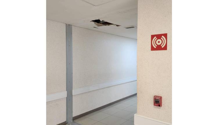 Goteras y humedad ponen en riesgo la UCI del Hospital General de Mazatlán; personal exige atención urgente.