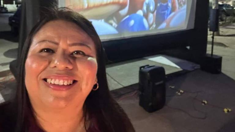 En las proyecciones de la cinta, a través del programa Cine en tu Colonia, estuvo presente la Diputada federal Yadira Santiago Marcos.