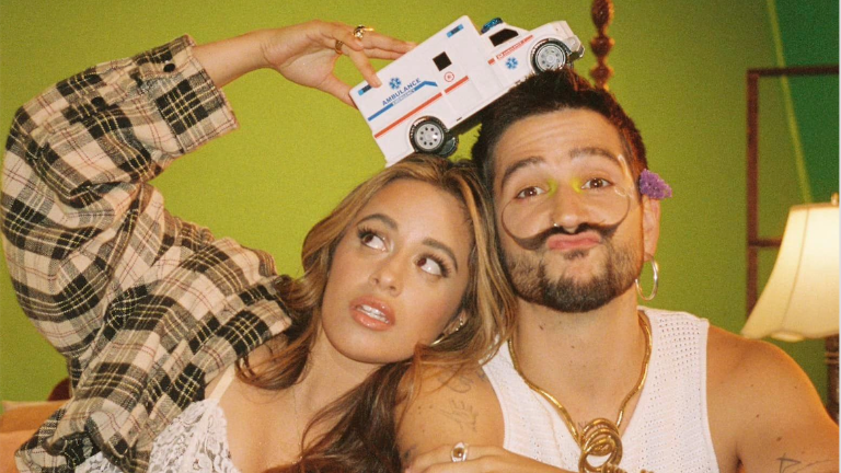 Camila Cabello y Camilo presentan el video Ambulancia.