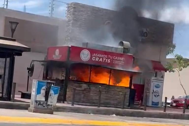 Incendio en carnicería de Valle Alto moviliza a Bomberos Veteranos en Culiacán