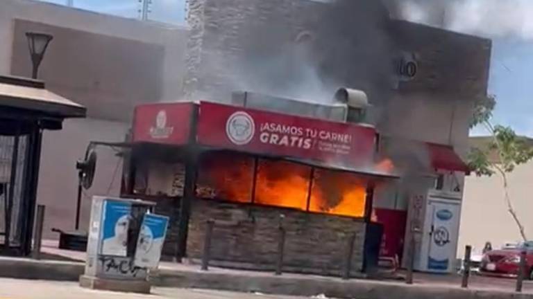 Incendio en carnicería de Valle Alto moviliza a Bomberos Veteranos en Culiacán