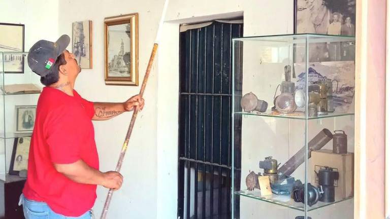 Trabajos de mantenimiento en el Museo de Historia Regional.
