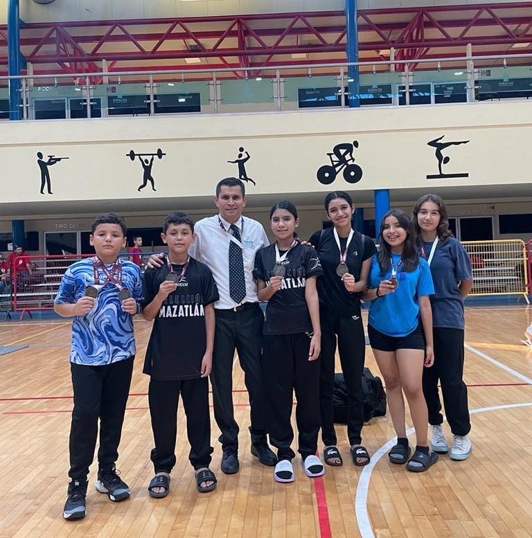 $!Regresan karatecas de Mazatlán con 32 medallas de preselectivo realizado en Culiacán