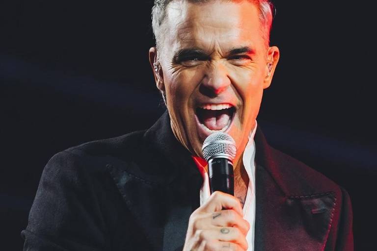 Desmiente Robbie Williams que estará en el medio tiempo del Super Bowl