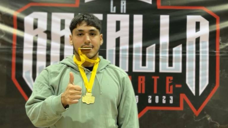 Jorge Beltrán, con sus dos medallas de oro logradas en el pasado Selectivo Regional de Powerlifting.