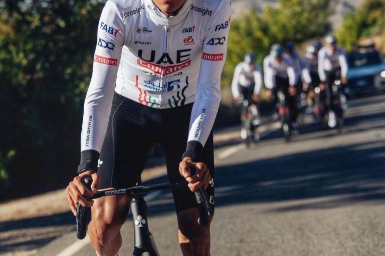 Isaac del Toro vive otra jornada complicada en la Vuelta a España