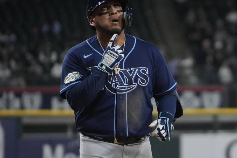 Oportuno jonrón de Isaac Paredes impulsa a Rays en Chicago