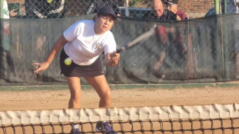 Norma Zambrano Godoy, junto a José Luis Maldonado Cabrera, se llevaron el Torneo de Tenis Madrugador.